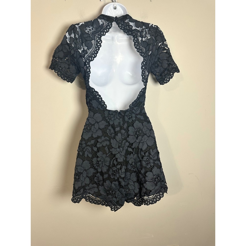 Alexis Winn Cutout Back Lace Romper‎ Playsuit - Size XS EUC Romantic Chic - Picture 8 of 9